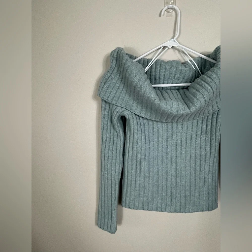 Off-The-Shoulder Sweater Top Blue Ribbed Women's Size S NWT - Picture 4 of 13